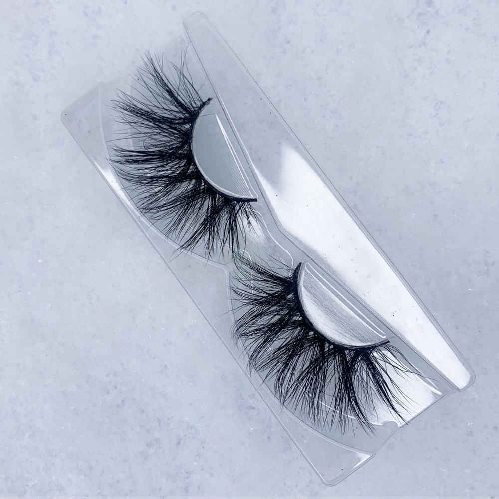 “UNHOLY” lashes